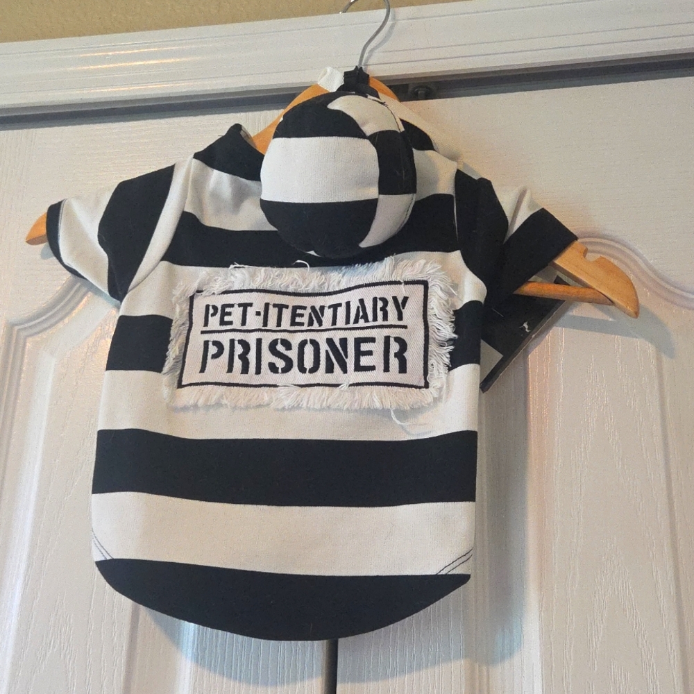 Pet-Itentiary Prisoner Boutique by Petco SizeM 15-17" Long Dog Jail Stripes